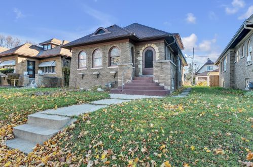 4304 22nd St, Milwaukee, WI 53209-6718