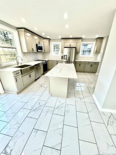 77 Prospect Hill Rd, Windsor CT  06095-1642 exterior