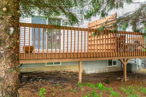 910 Thompson Dr, Madison WI  53704-7868 exterior