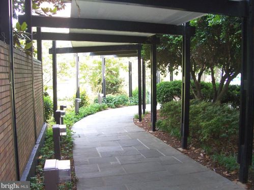 2030 Adams St, Arlington VA  22201-3749 exterior