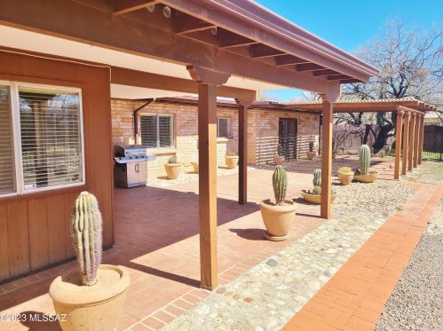 11364 Prince Rd, Tucson AZ 85705-3025 exterior