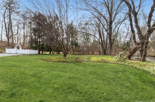 181 Long Lots Rd, Westport CT 06880-3826 exterior