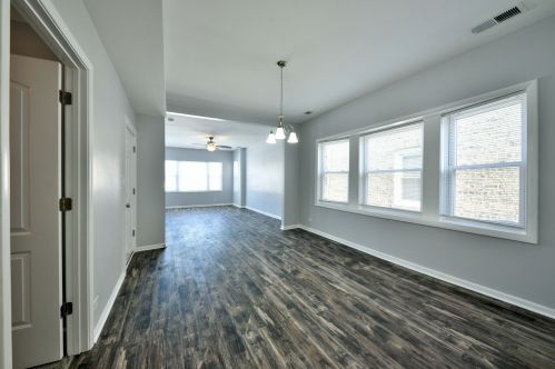 5029 West End Ave, Chicago IL 60644-2156 exterior