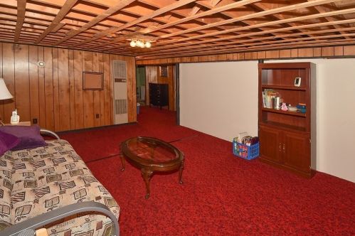 20 Nancy Dr, Enfield CT 06082-2632 exterior