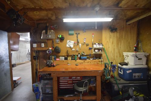 27 Maxwell Dr, Derry NH 03038-5731 exterior