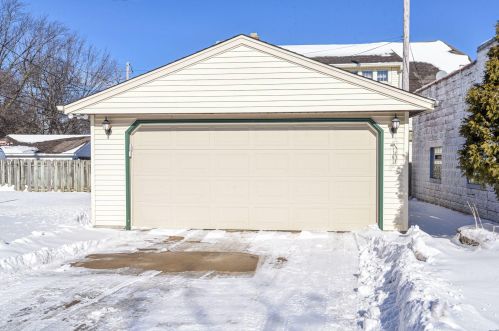 348 Howard Ave, Milwaukee WI 53235-4807 exterior