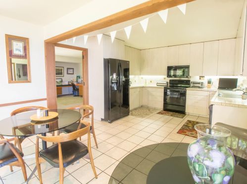 300 Cir Dr, Meskegon MI 49445-2712 exterior