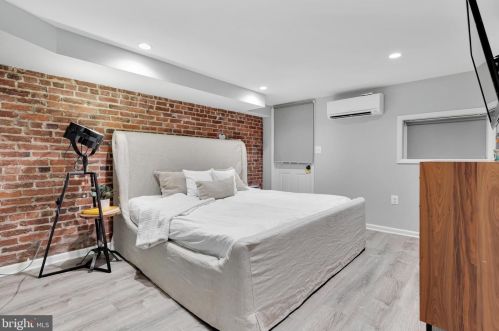 404 6 St, Washington DC 20003-2703 exterior