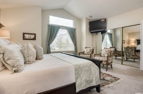 8616 Cima Dr, Sandy UT 84093-7060 exterior