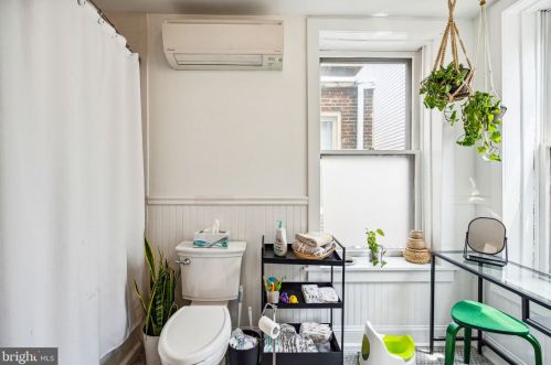 240 Fairmount Ave, Philadelphia PA  19123-2928 exterior