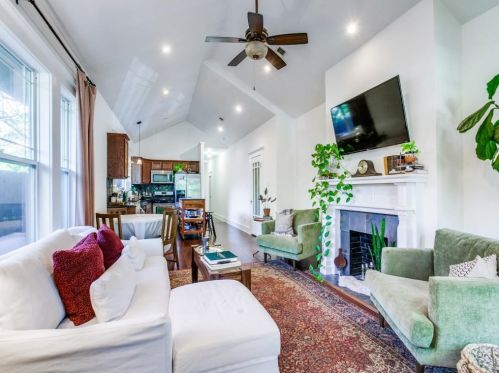 1008 Haines Ave, Dallas TX  75208-4039 exterior