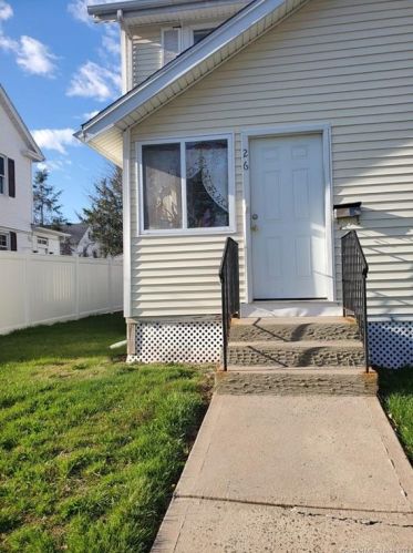 26 Morningside St, Hartford, CT 06112-1140