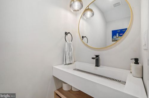 1733 Independence Ave, Washington DC  20003-1637 exterior