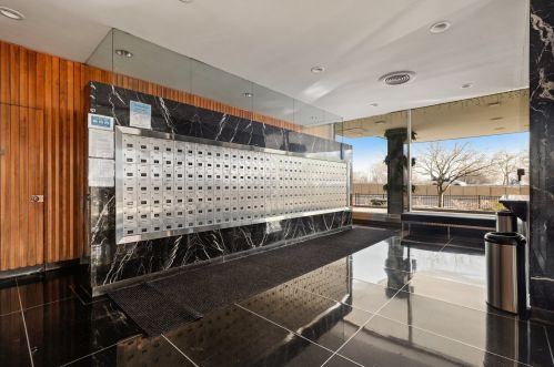 3900 Lake Shore Dr, Chicago IL  60613-3452 exterior