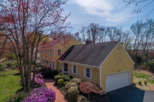 35 Lawrence Dr, Springfield, MA 01106-1617