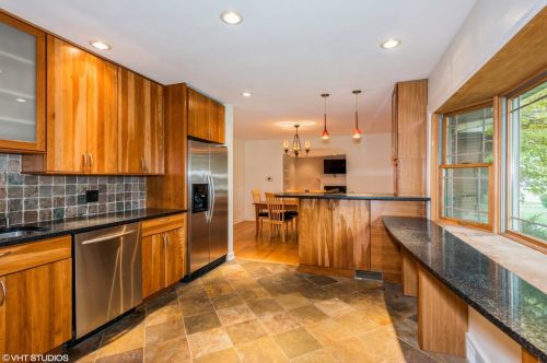 4601 Pratt Ave, Chicago, IL 60712-3313