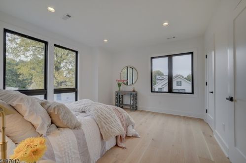 21 New St, Montclair NJ 07042-4543 exterior