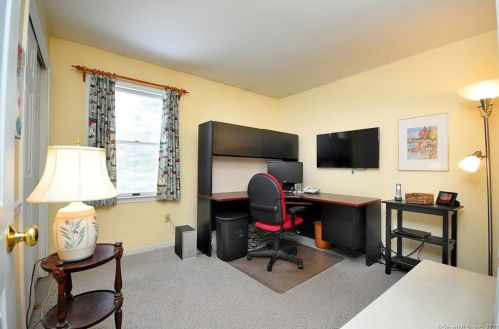 100 Pierce Blvd, Windsor CT 06095-1787 exterior