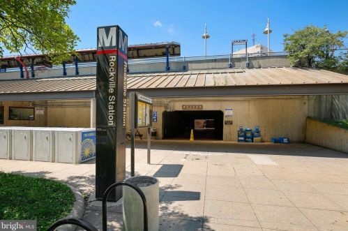 118 Monroe St, Rockville MD 20850-2502 exterior