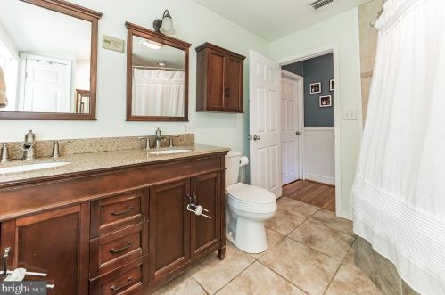 966 Claire Ave, Huntingdon Valley PA 19006-8623 exterior