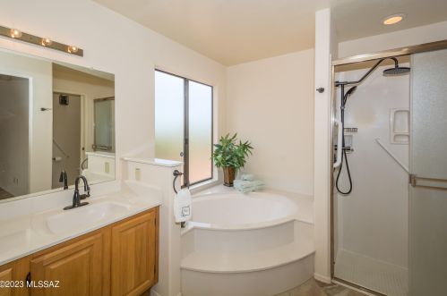 7015 Camino De Los Caballos, Tucson AZ 85743-9689 exterior