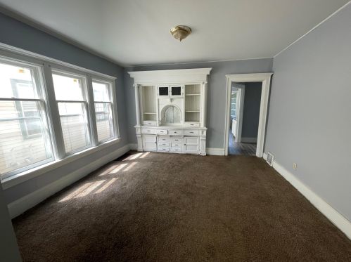 2555 38th St, Milwaukee, WI 53210-3005