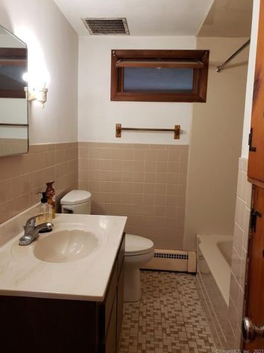 51 Gladiola St, New Britain CT 06053-3002 exterior