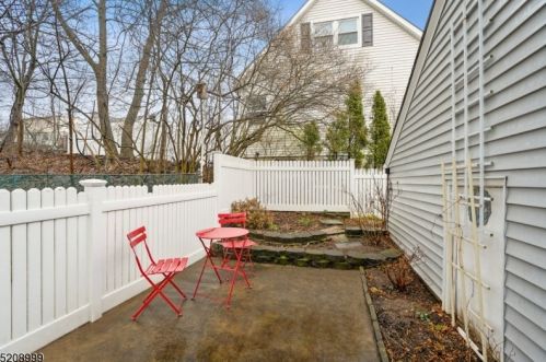 16 Fitzrandolph Rd, Town Center NJ  07052-3509 exterior