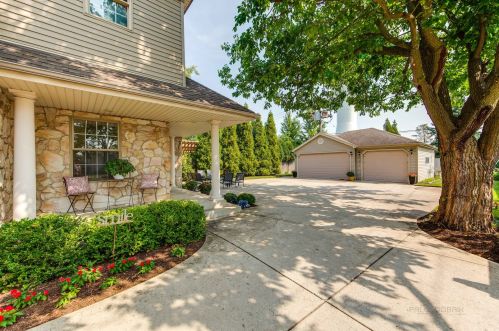 861 Linden Ave, Elmhurst IL 60126-5312 exterior