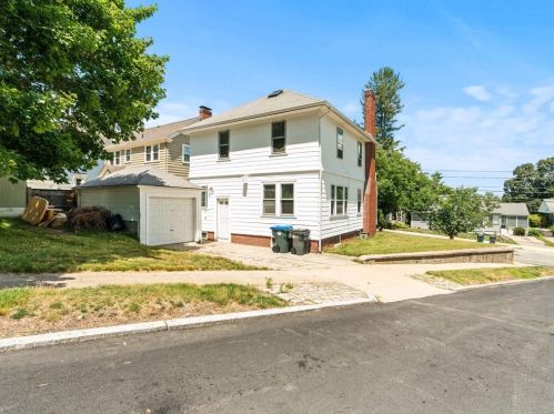 734 Mount Pleasant Ave, Providence, RI 02908-1817