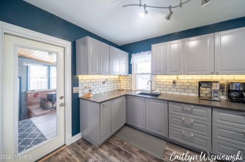 941 Northlawn St, Grand Rapids MI 49505-3717 exterior