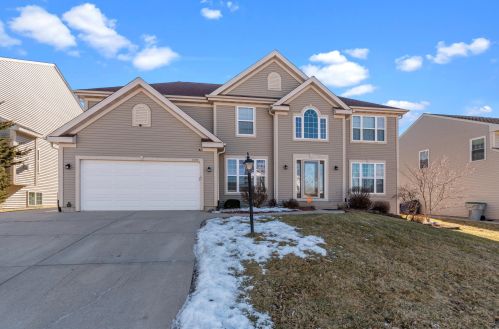 9309 Riverwoods Dr, Milwaukee, WI 53224-5262