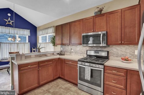 296 Friendly Dr, Hanover PA 17331 exterior