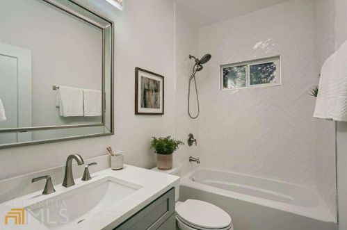 1415 Almont Dr, Atlanta GA 30310-3756 exterior