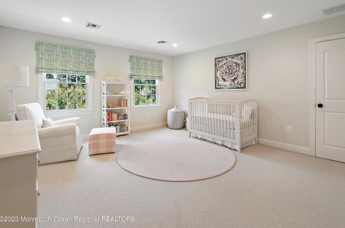 25 Crst Dr, Little Silver NJ 07739-1318 exterior