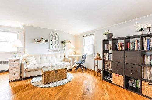 1 Hickory Pl, Huntington Station NY 11746-2322 exterior