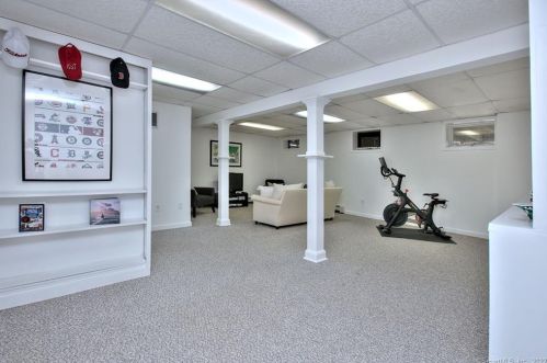 26 Bauer Pl, Westport CT 06880-4101 exterior