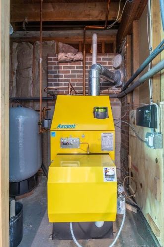 14 Loren Cir, Windsor CT 06095-1011 exterior