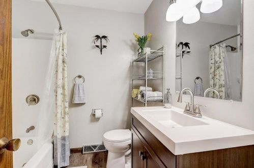 9438 Montana Ave, Milwaukee WI 53227-3324 exterior