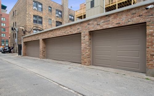 546 Wellington Ave, Chicago IL  60657-0497 exterior