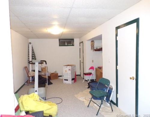 562 Cypress Rd, Hartford CT 06111-5621 exterior