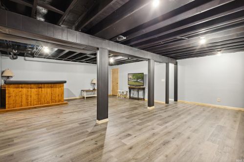 56240 Hoosier Ave, Mishawaka IN exterior