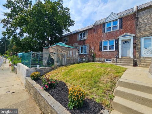 211 Golf Rd, Darby, PA 19023-1318