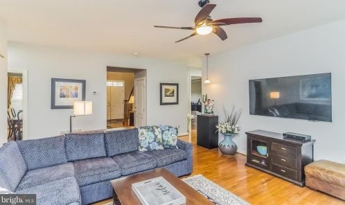 13606 Mt Prospect Dr, Rockville MD 20850-3510 exterior