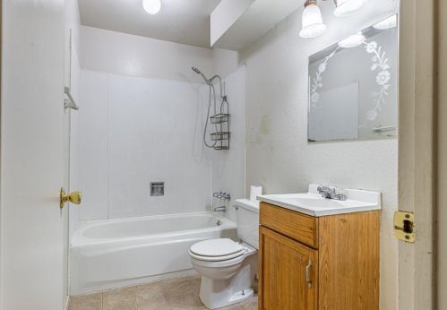 1817 Milpas Ln, Modesto CA 95355-2524 exterior