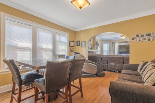 2819 Kilbourn Ave, Chicago IL 60623-4213 exterior