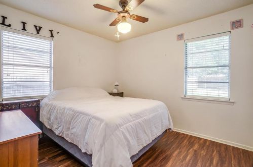 240 Cindy Ln, Burleson TX 76028-3842 exterior