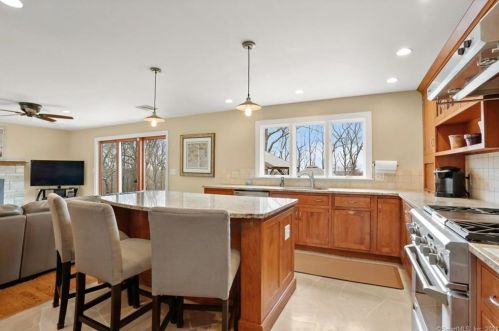 26 Falcon Dr, Seymour CT 06483-2355 exterior