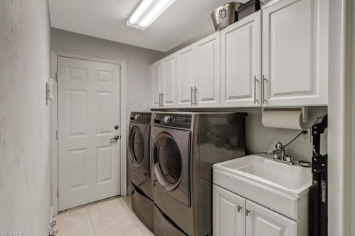 1115 Jardin Dr, Naples FL 34104-6616 exterior