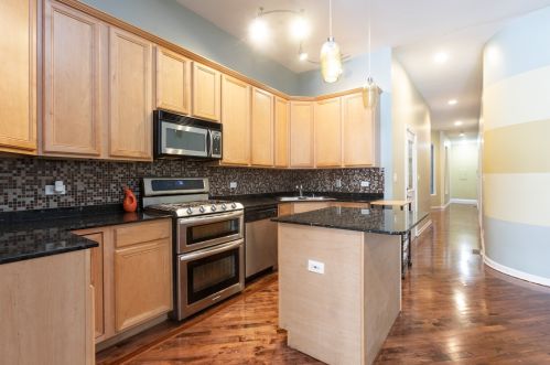 4230 King Dr, Chicago, IL 60653-3093